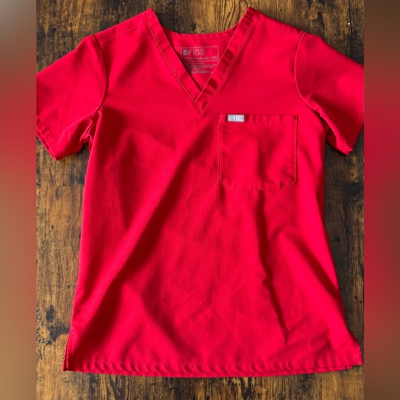 Figs WINNING RED Scrub Set - Picture 2 of 3